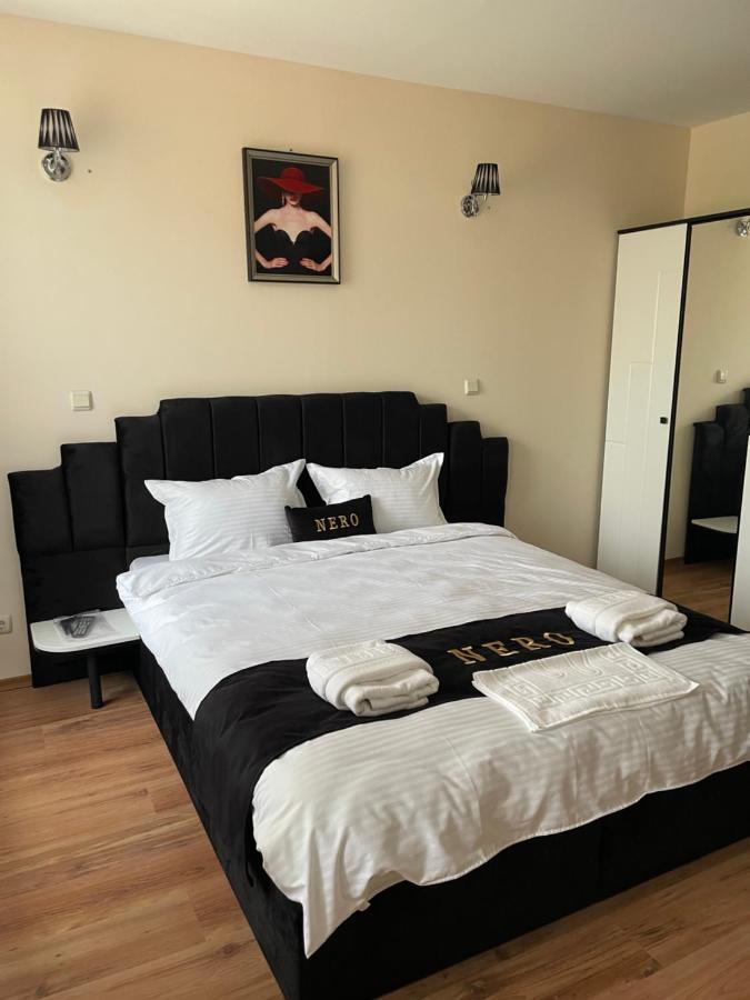 Complex Nero Aparthotel ปอมโปโรโว ภายนอก รูปภาพ