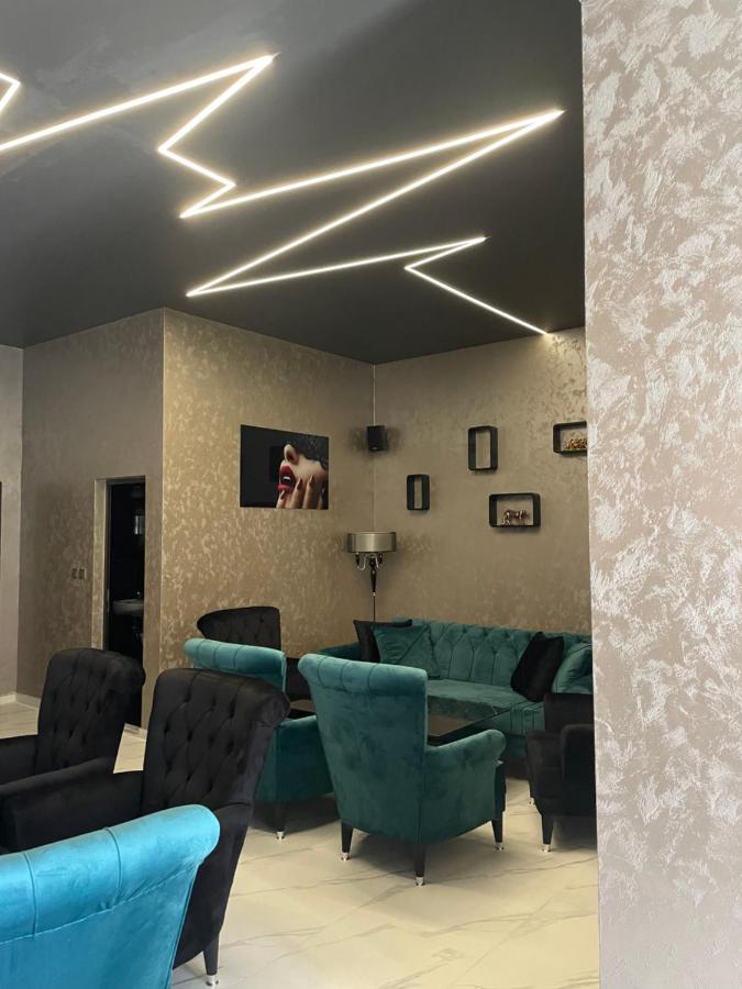 Complex Nero Aparthotel ปอมโปโรโว ภายนอก รูปภาพ