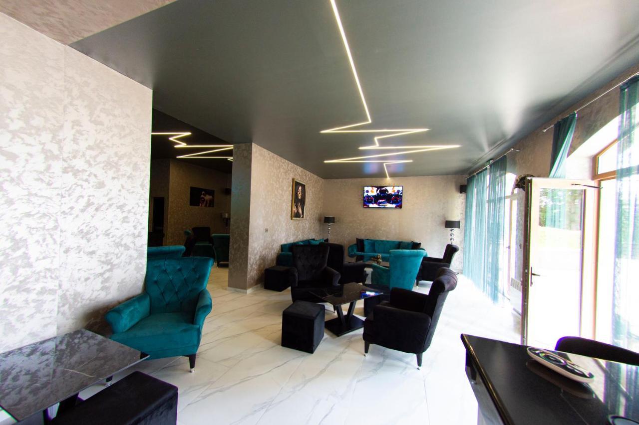 Complex Nero Aparthotel ปอมโปโรโว ภายนอก รูปภาพ