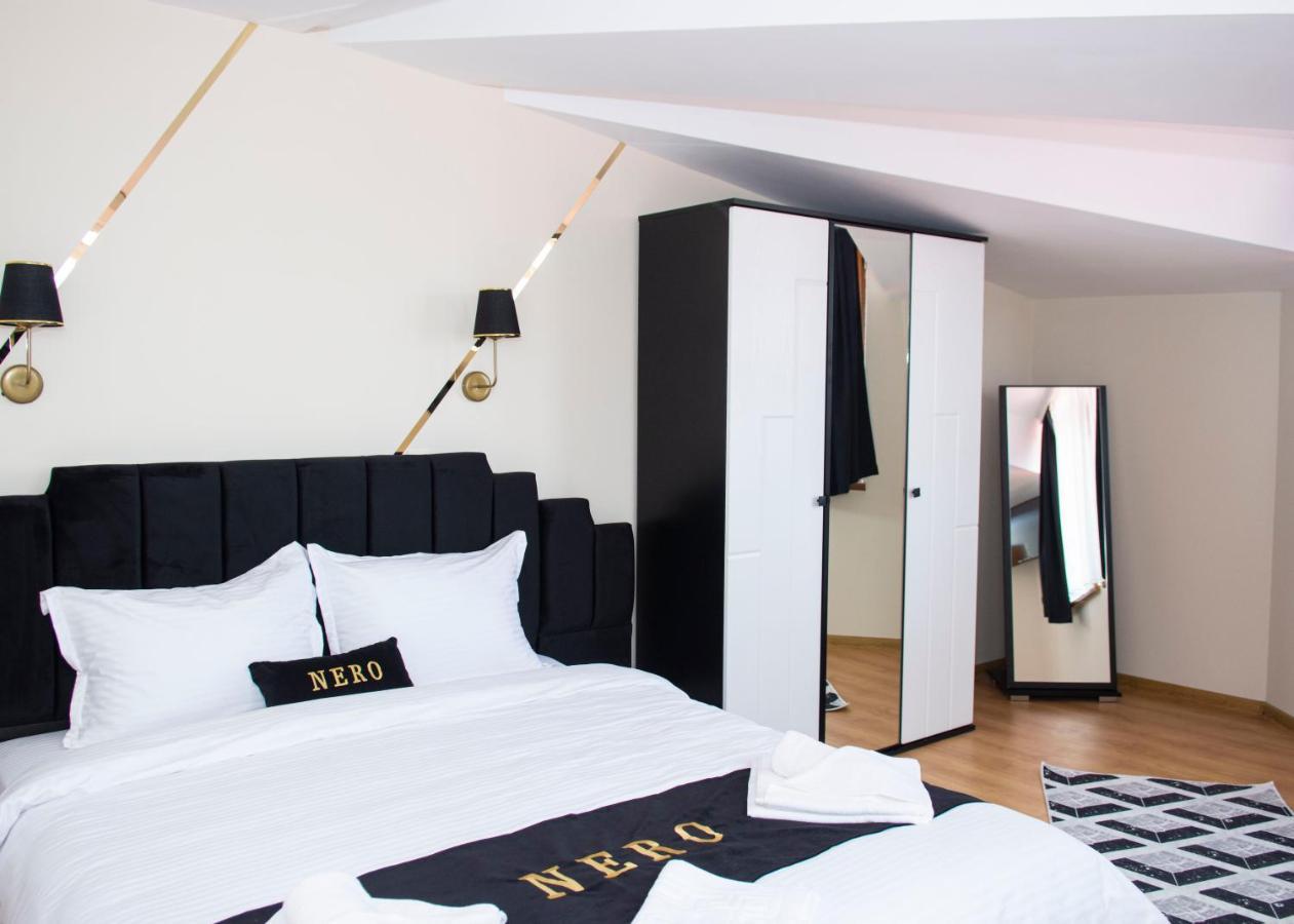 Complex Nero Aparthotel ปอมโปโรโว ภายนอก รูปภาพ