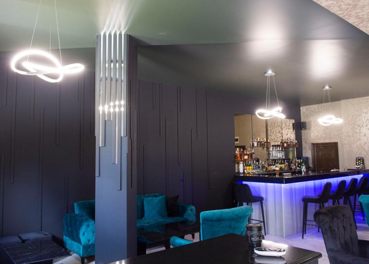 Complex Nero Aparthotel ปอมโปโรโว ภายนอก รูปภาพ