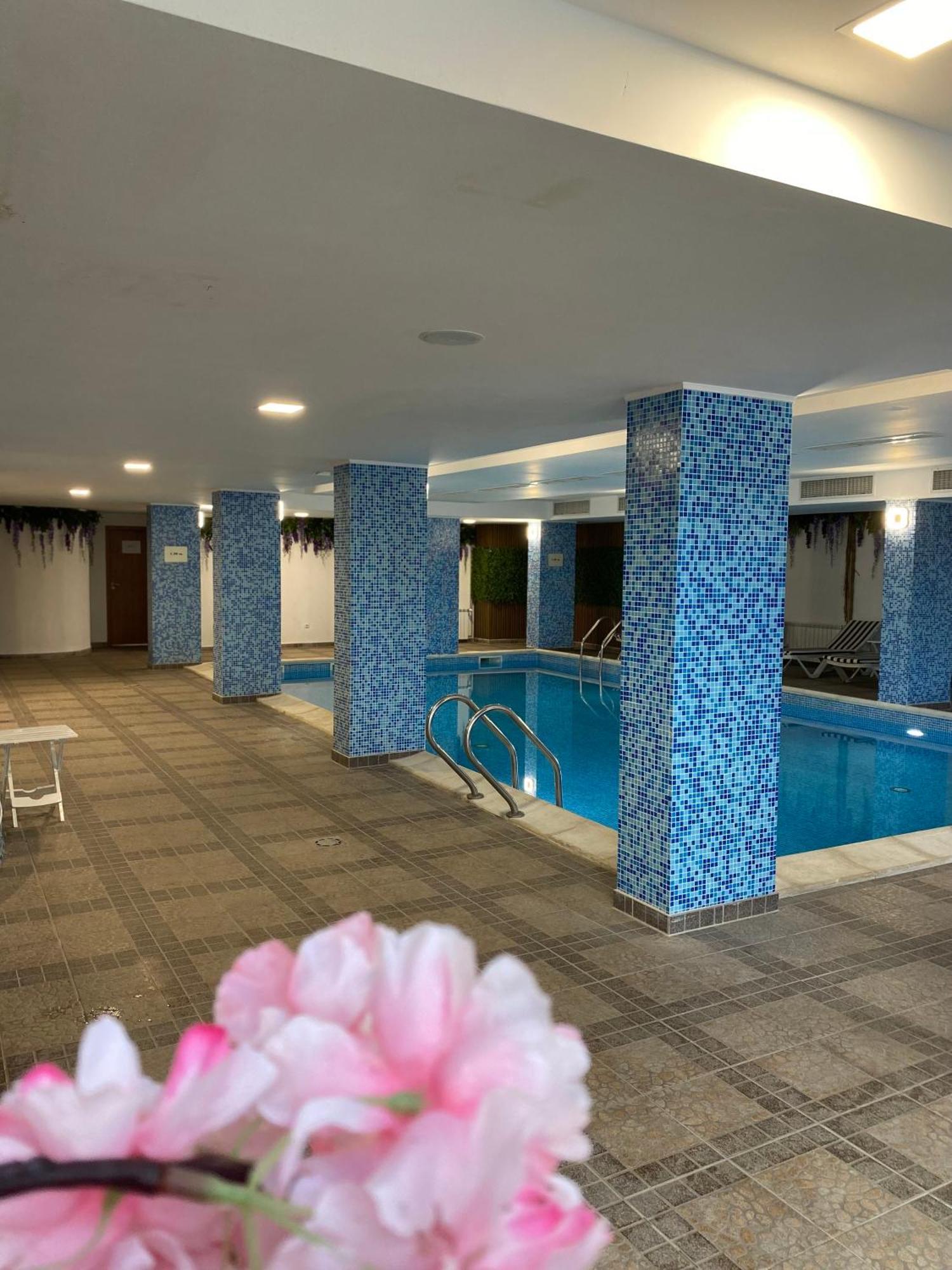 Complex Nero Aparthotel ปอมโปโรโว ภายนอก รูปภาพ